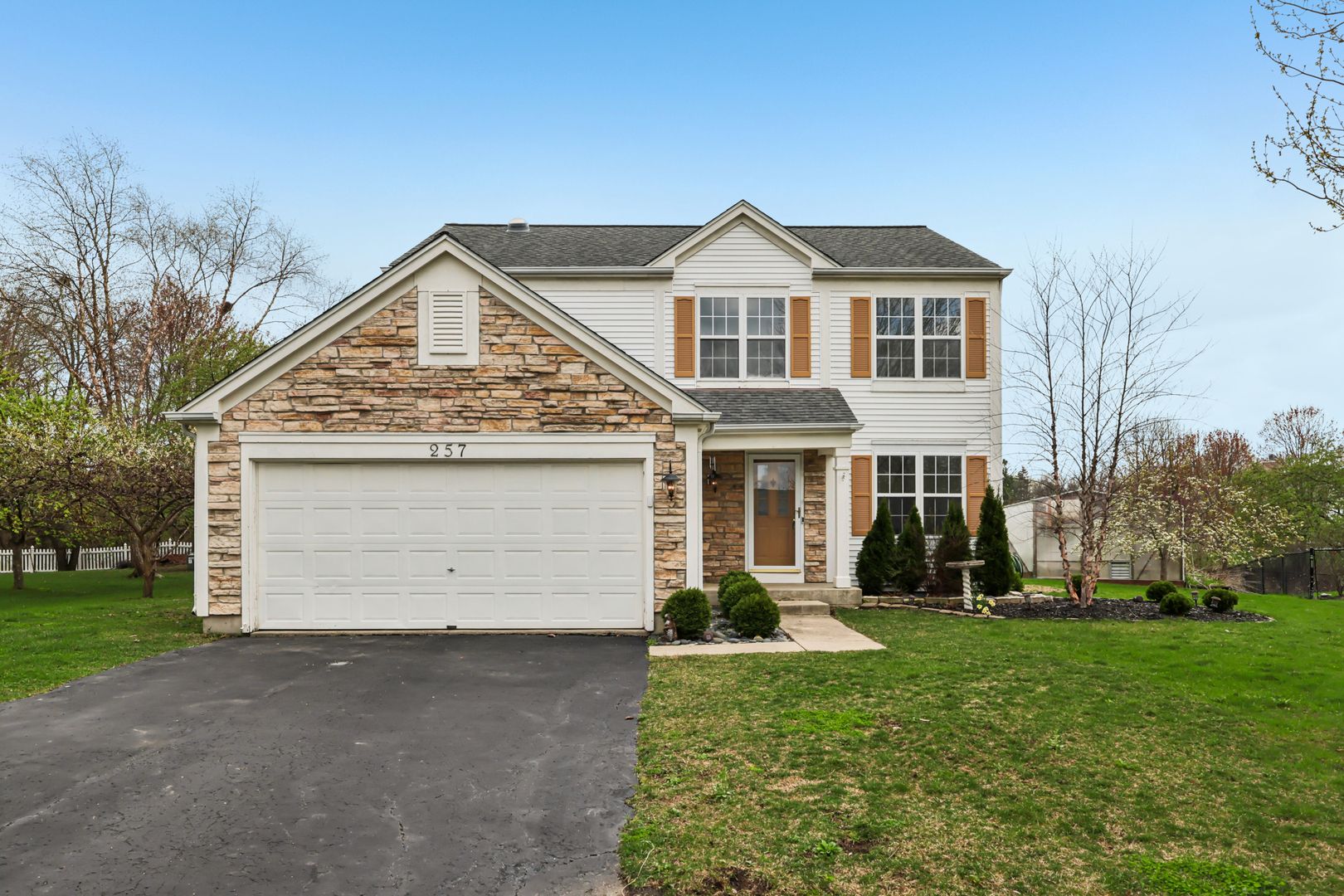 257 Indian Ridge Lane SE — Lake Villa, IL 60046