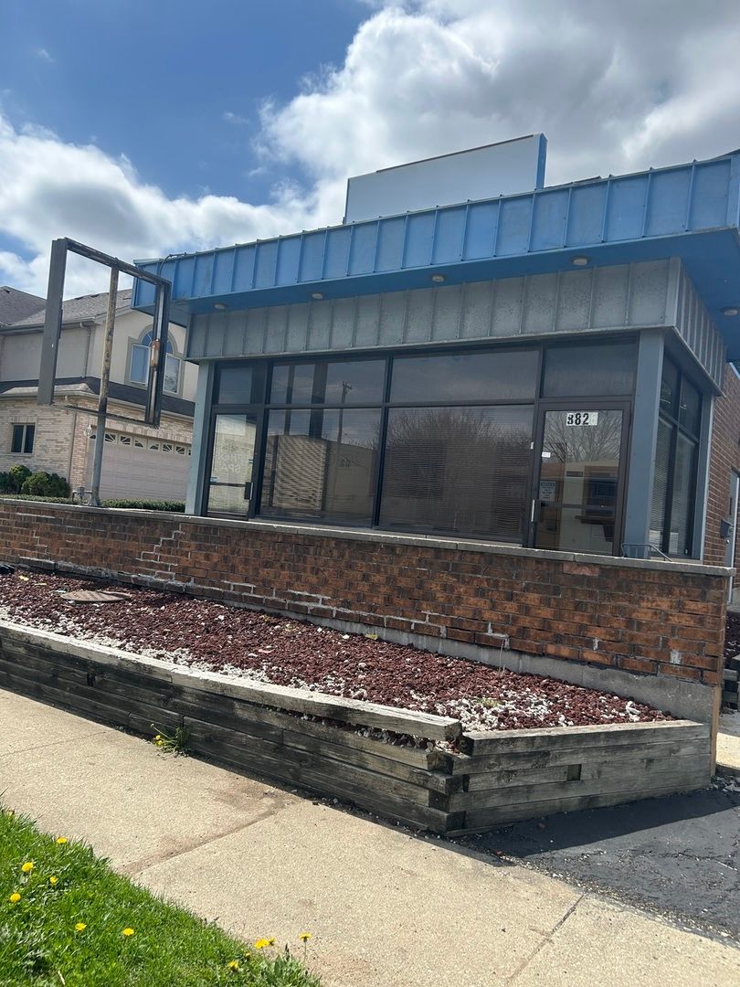 8826 Roberts Road, Hickory Hills, IL 60457