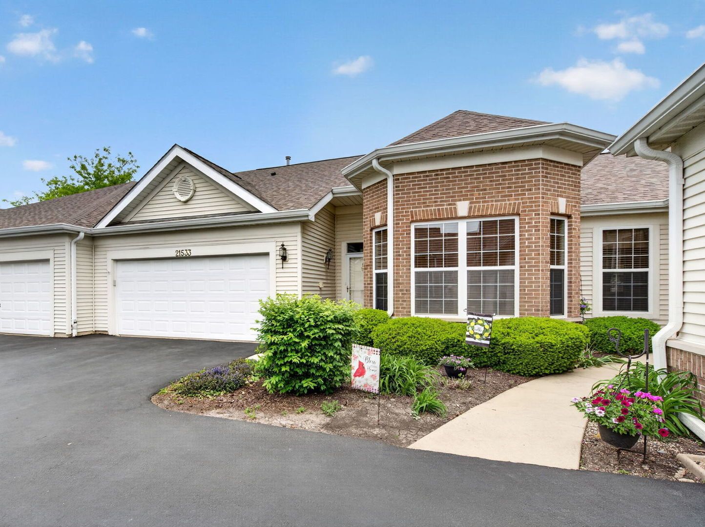 21533 Papoose Lake Court — Crest Hill, IL 60403