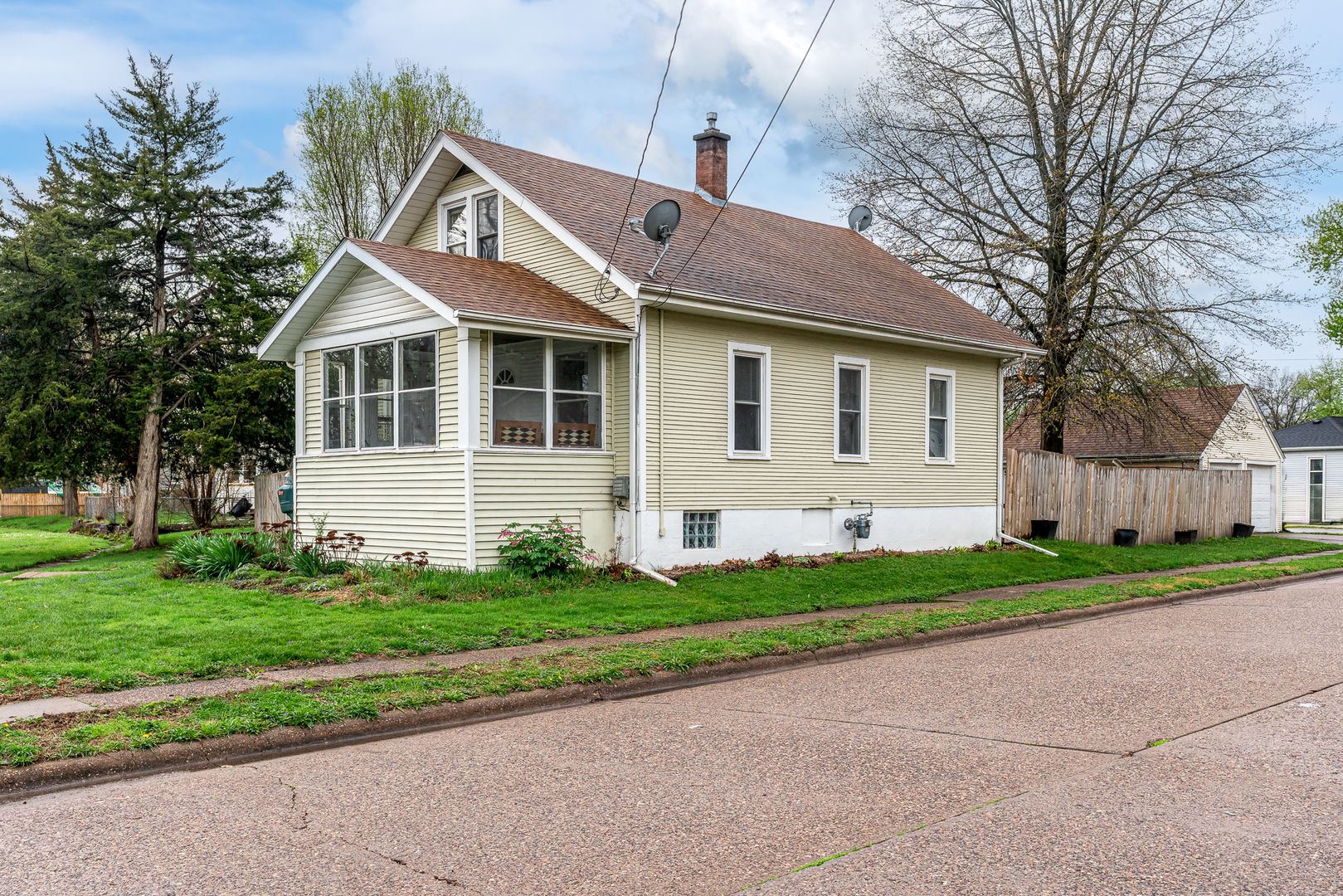 606 Indian Road — Davenport, IA 52802