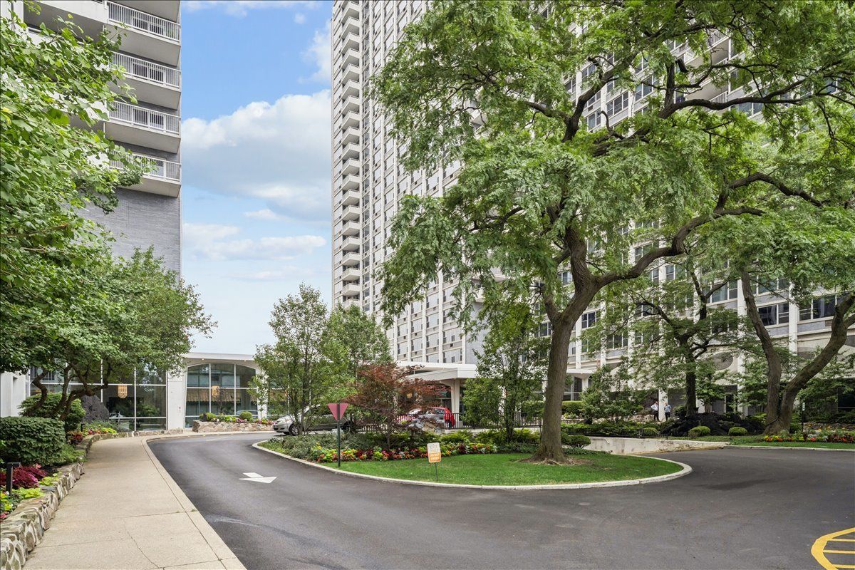 4250 N Marine Drive #2836 — Chicago, IL 60613