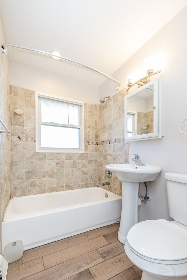 65 Indianwood Drive, Thornton, IL 60476