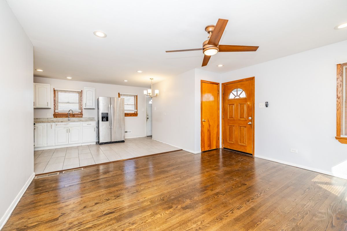 65 Indianwood Drive, Thornton, IL 60476