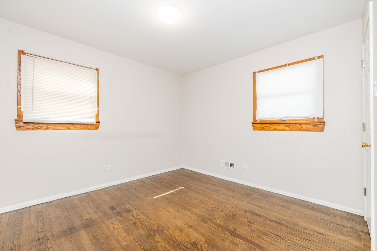 65 Indianwood Drive, Thornton, IL 60476