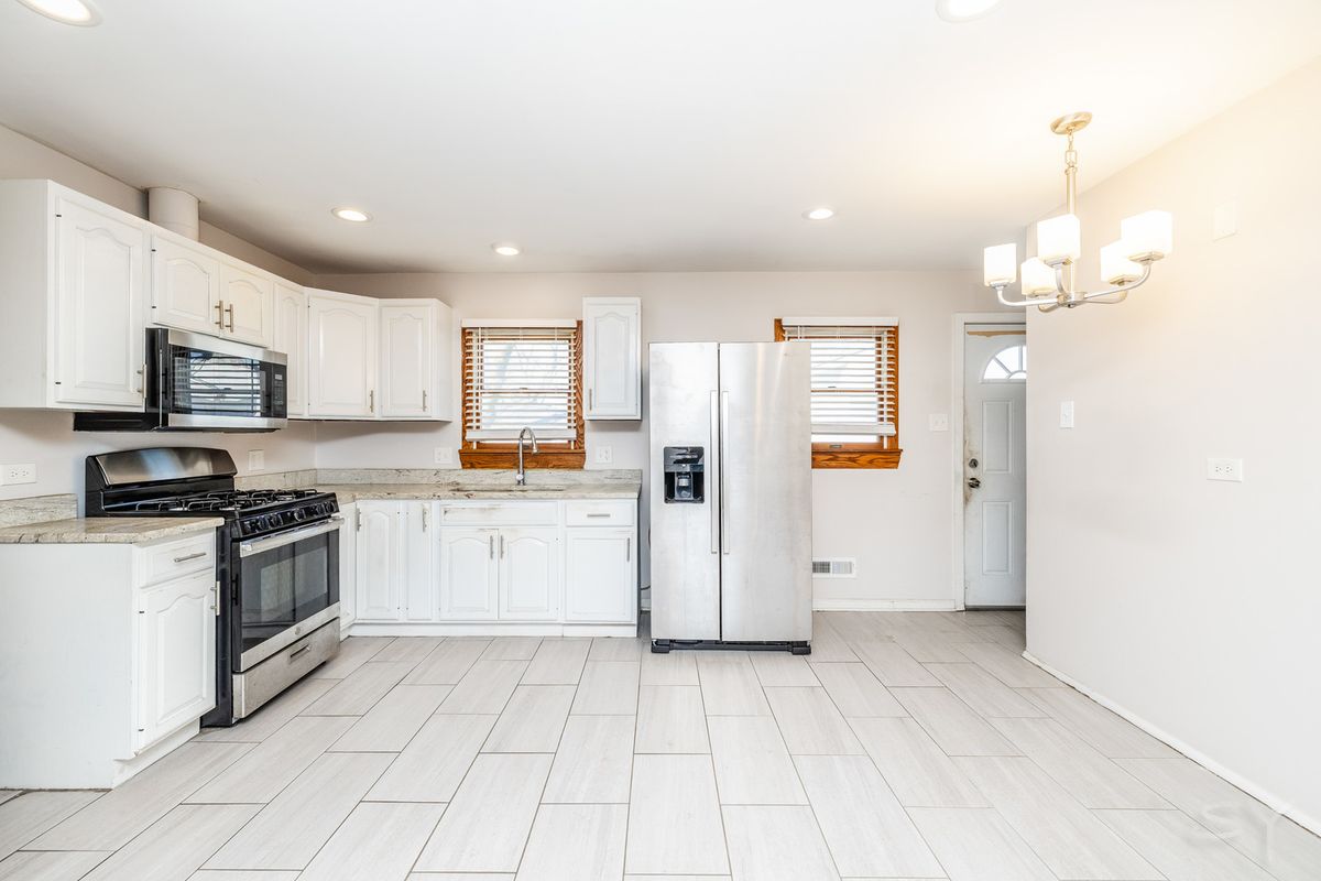 65 Indianwood Drive, Thornton, IL 60476