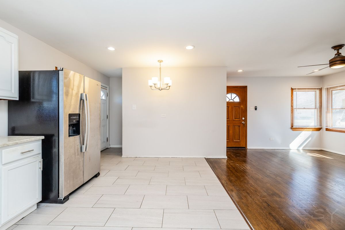 65 Indianwood Drive, Thornton, IL 60476