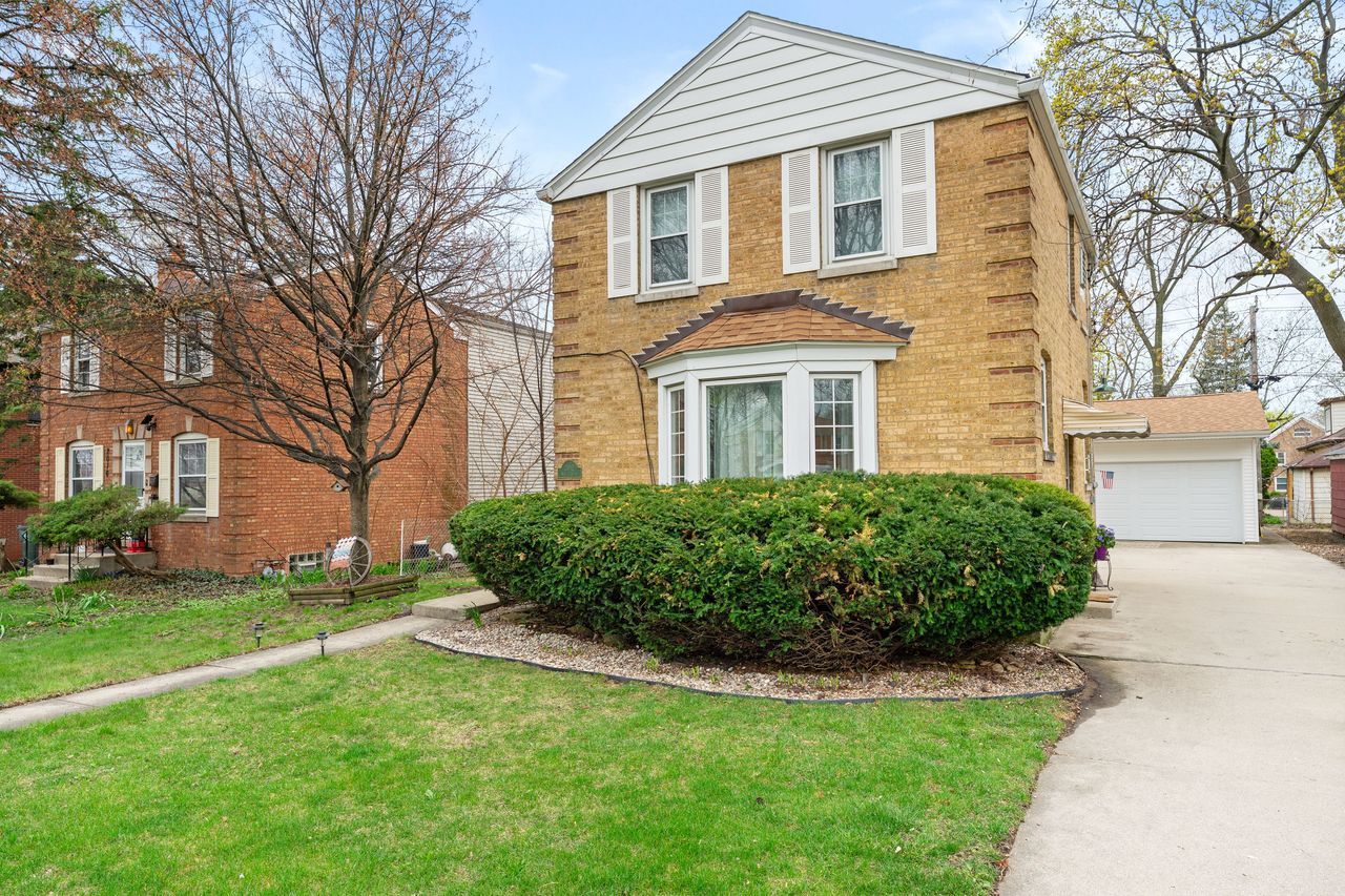 2012 Newton Avenue — Park Ridge, IL 60068