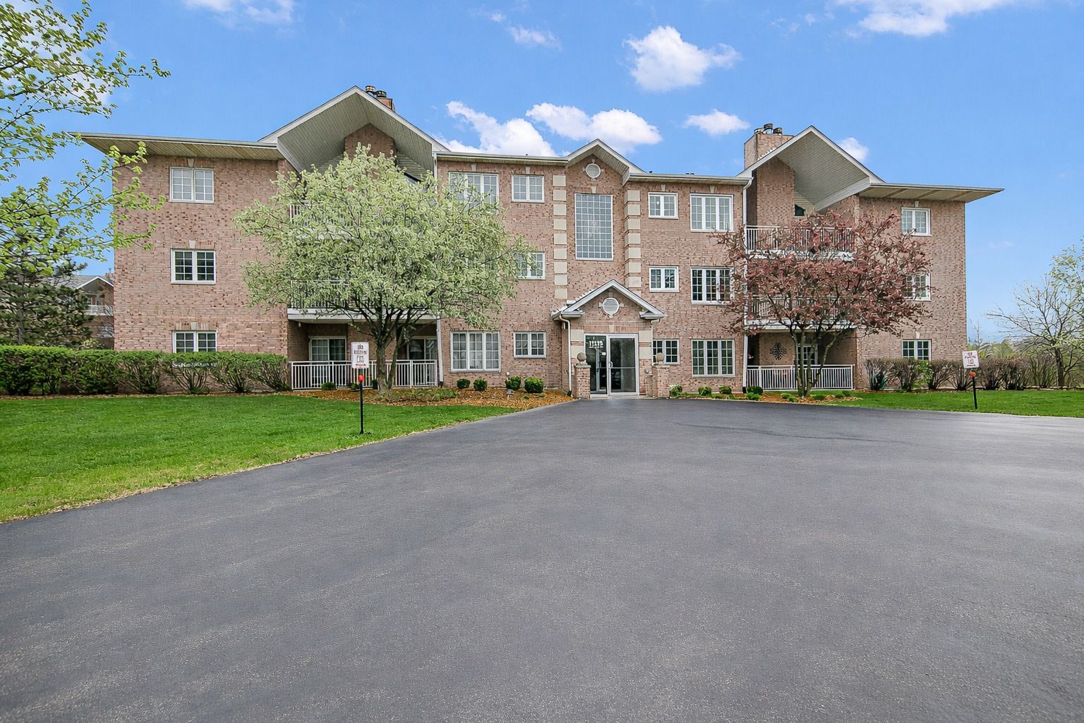 11535 Settlers Pond Way #3A — Orland Park, IL 60467