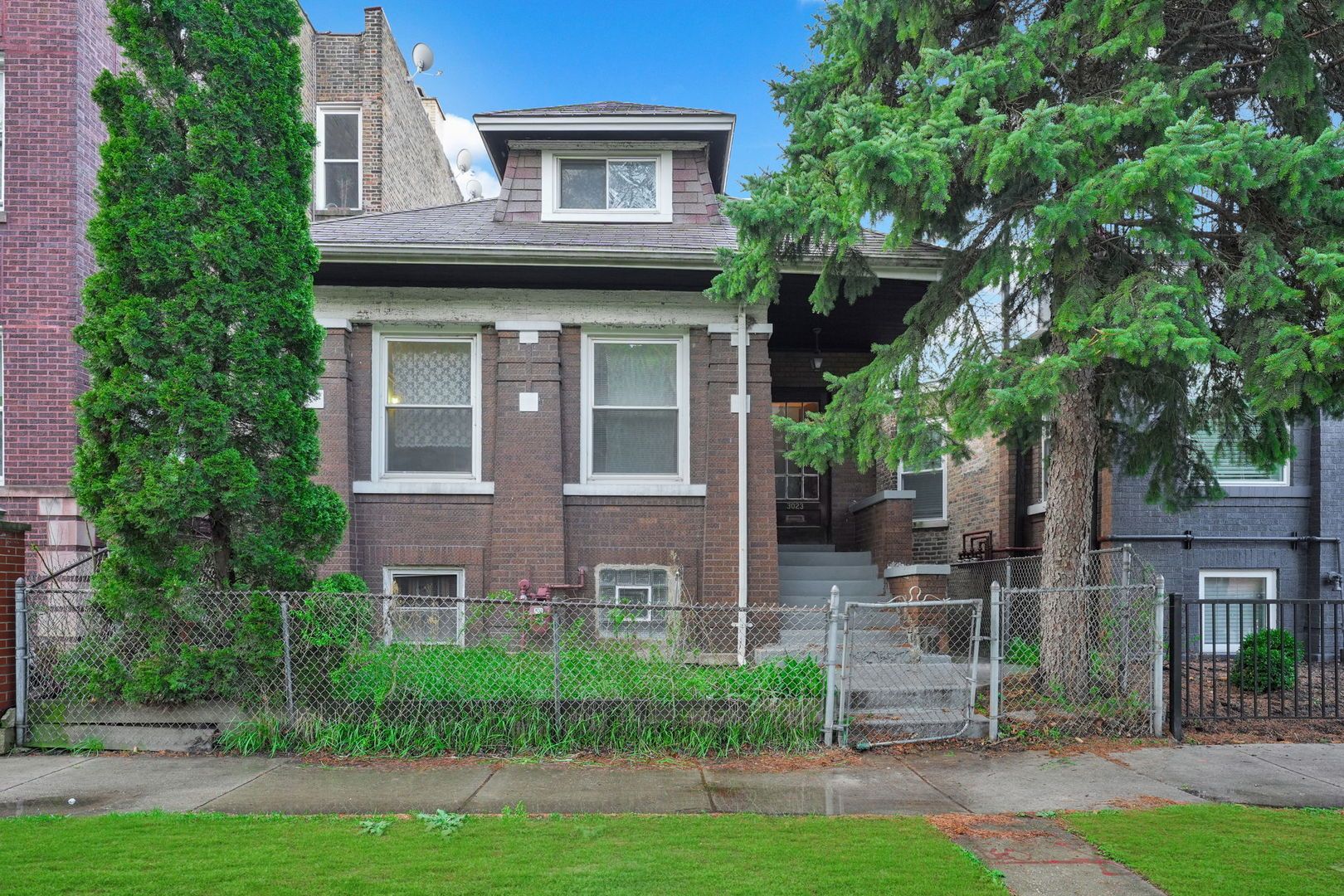 3023 W Ainslie Street — Chicago, IL 60625