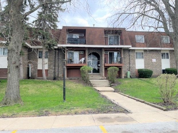575 Heritage Drive #306 — Hoffman Estates, IL 60169