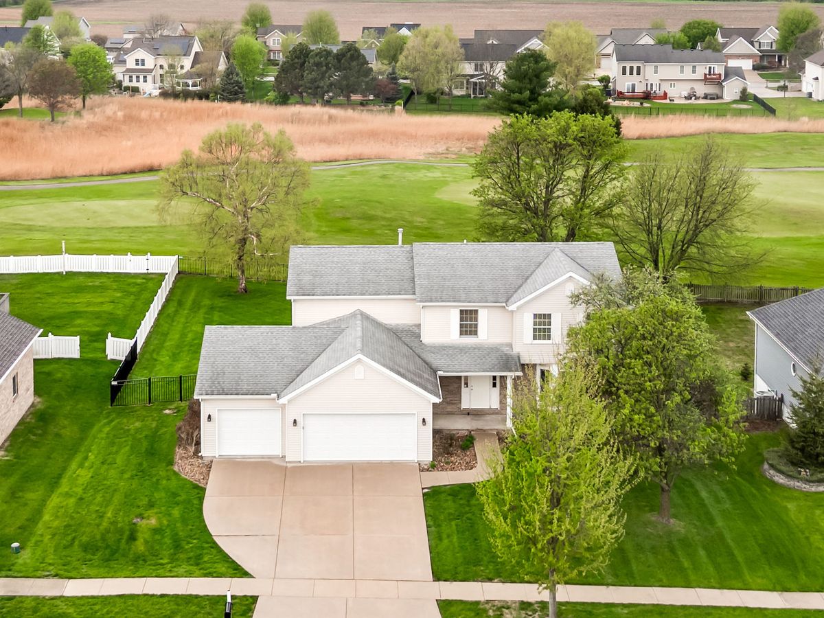 25 Pebblebrook Court, Bloomington, IL 61705