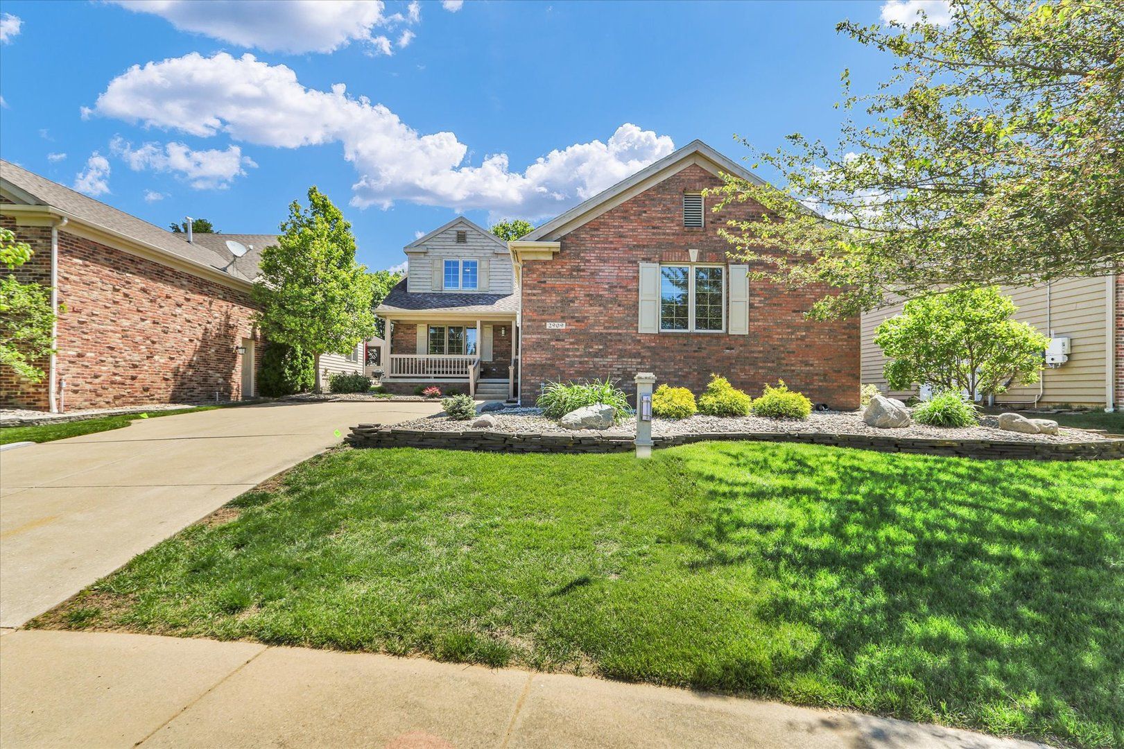 2909 Greystone Place — Champaign, IL 61822
