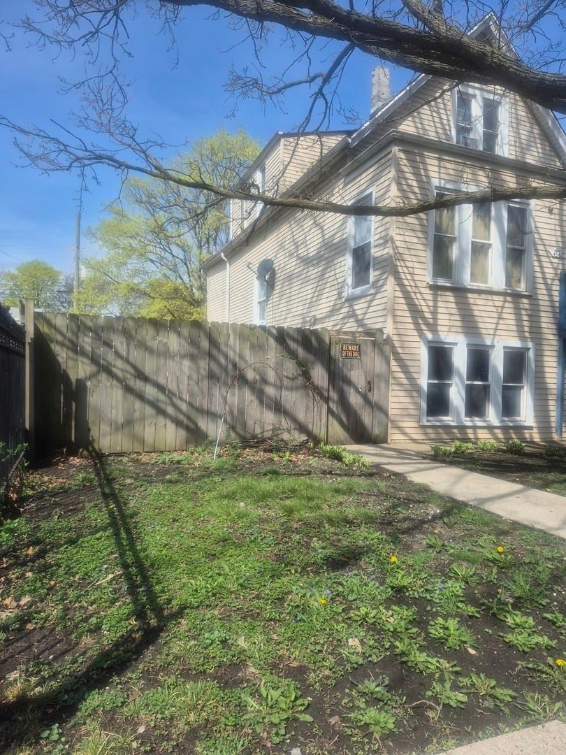 4542 N Karlov Avenue — Chicago, IL 60630