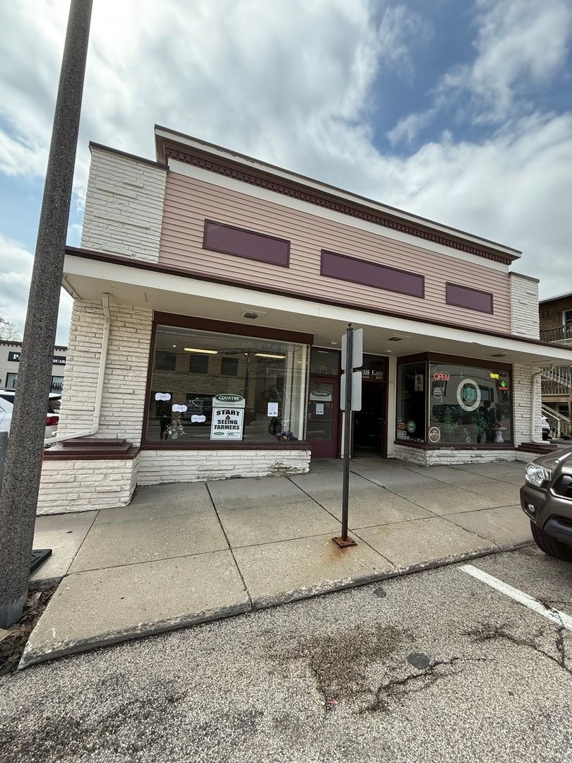 116 Calhoun Street E — Woodstock, IL 60098