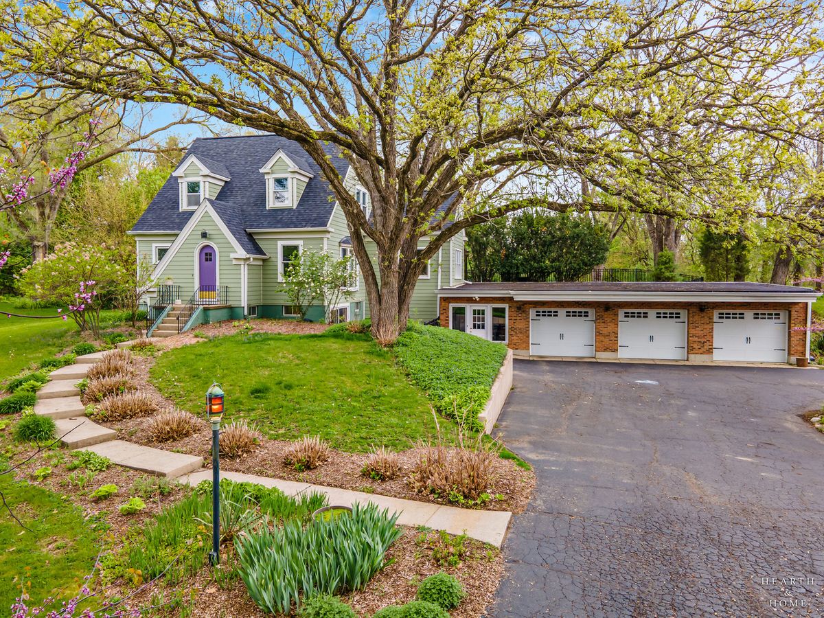 6710 Hillside Road, Crystal Lake, IL 60012