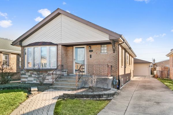 3133 101st Street, Evergreen Park, IL 60805