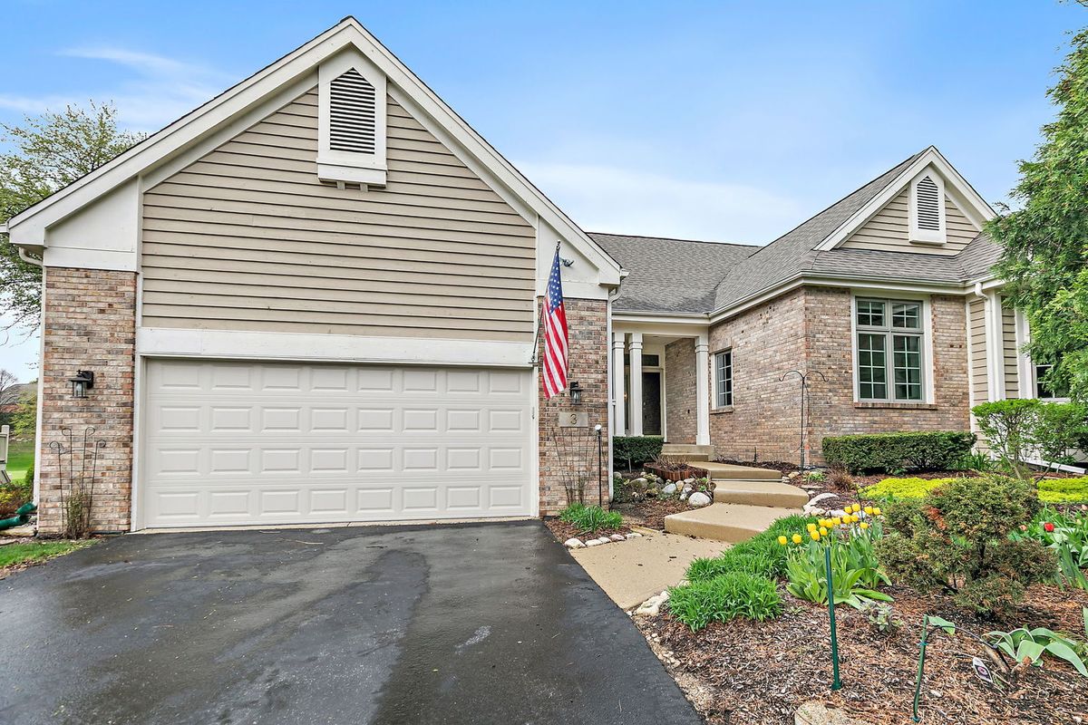 3 Sunvalley Court, Lake In The Hills, IL 60156