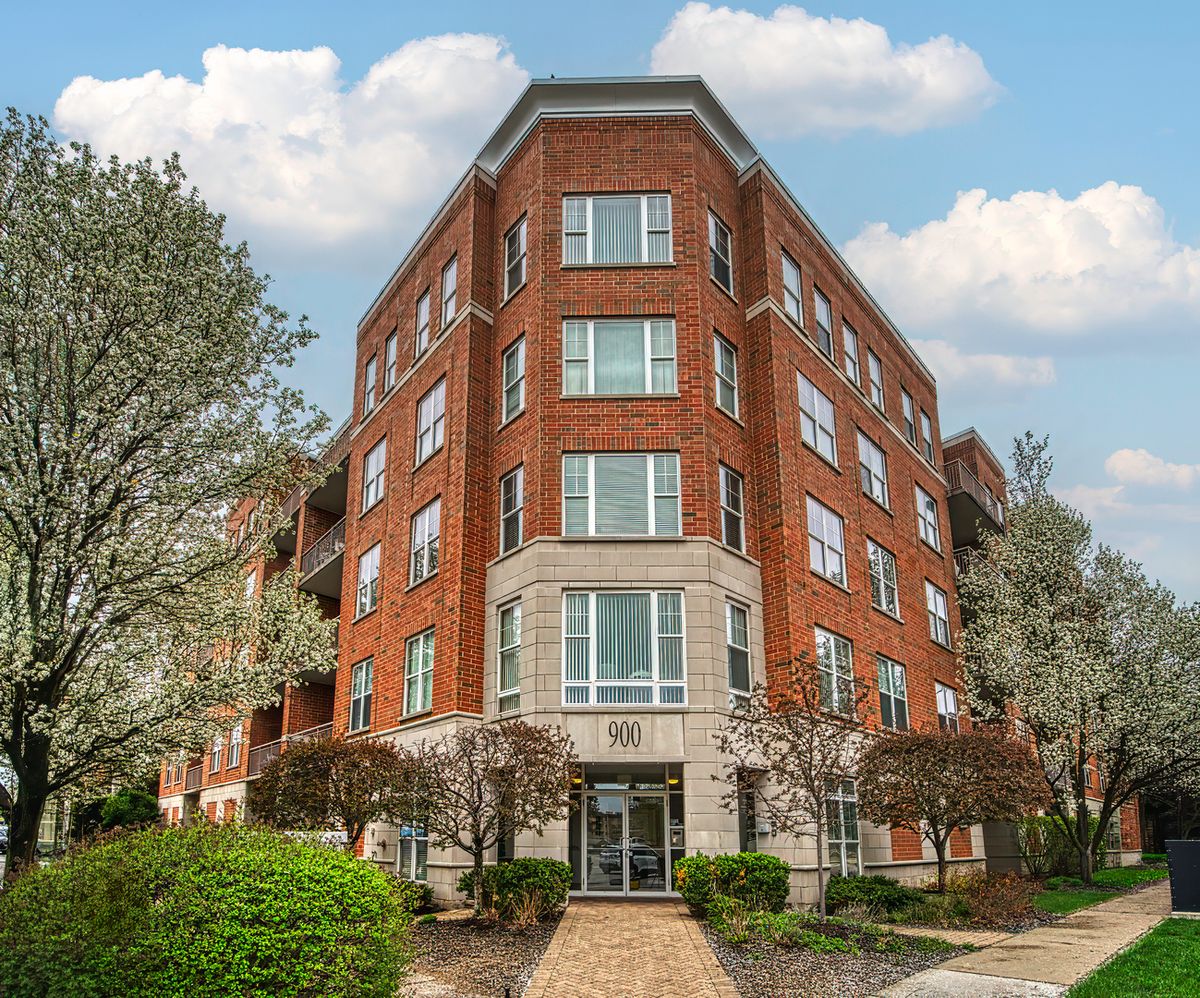 900 LEE Street, Des Plaines, IL 60016