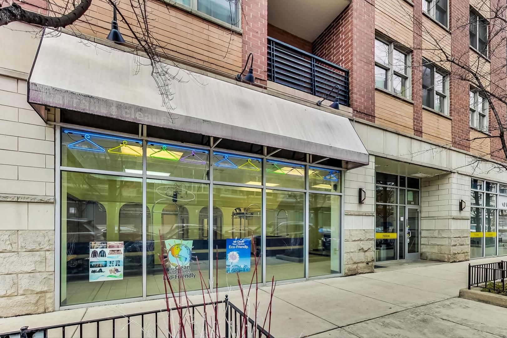 871 N Larrabee Street — Chicago, IL 60610