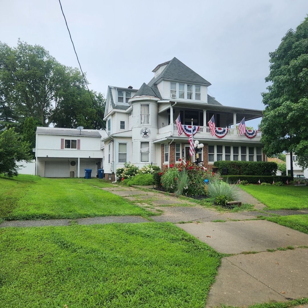 330 Locust Street, Watseka, IL 60970