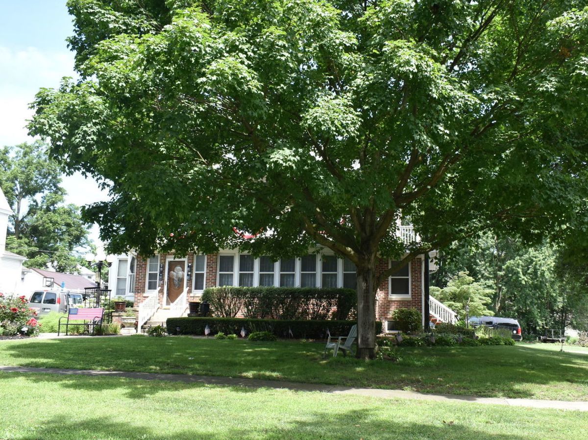 330 E Locust Street, Watseka, IL 60970