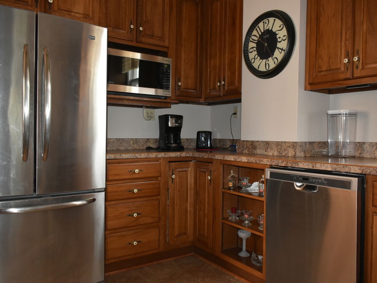 330 E Locust Street, Watseka, IL 60970