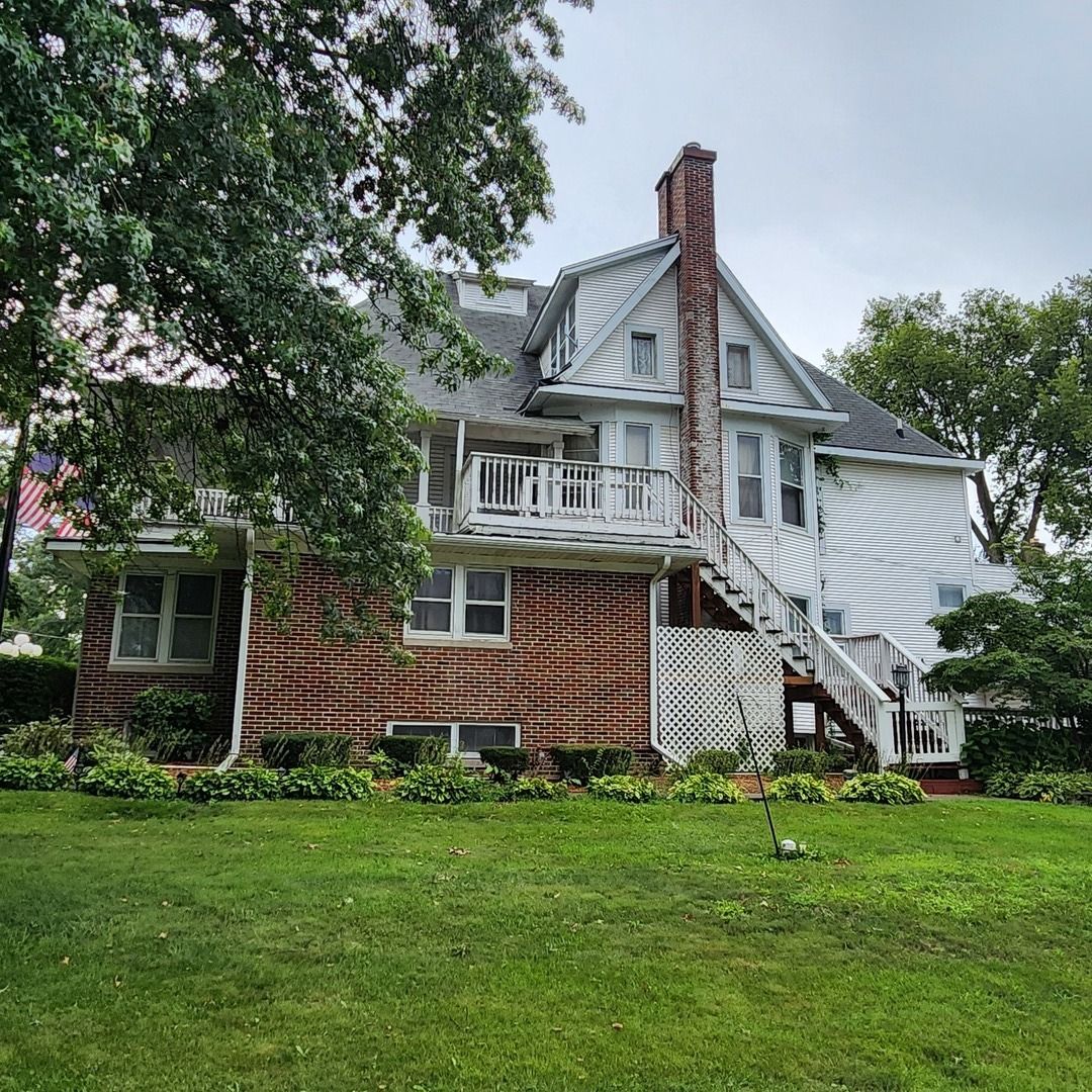 330 E Locust Street, Watseka, IL 60970