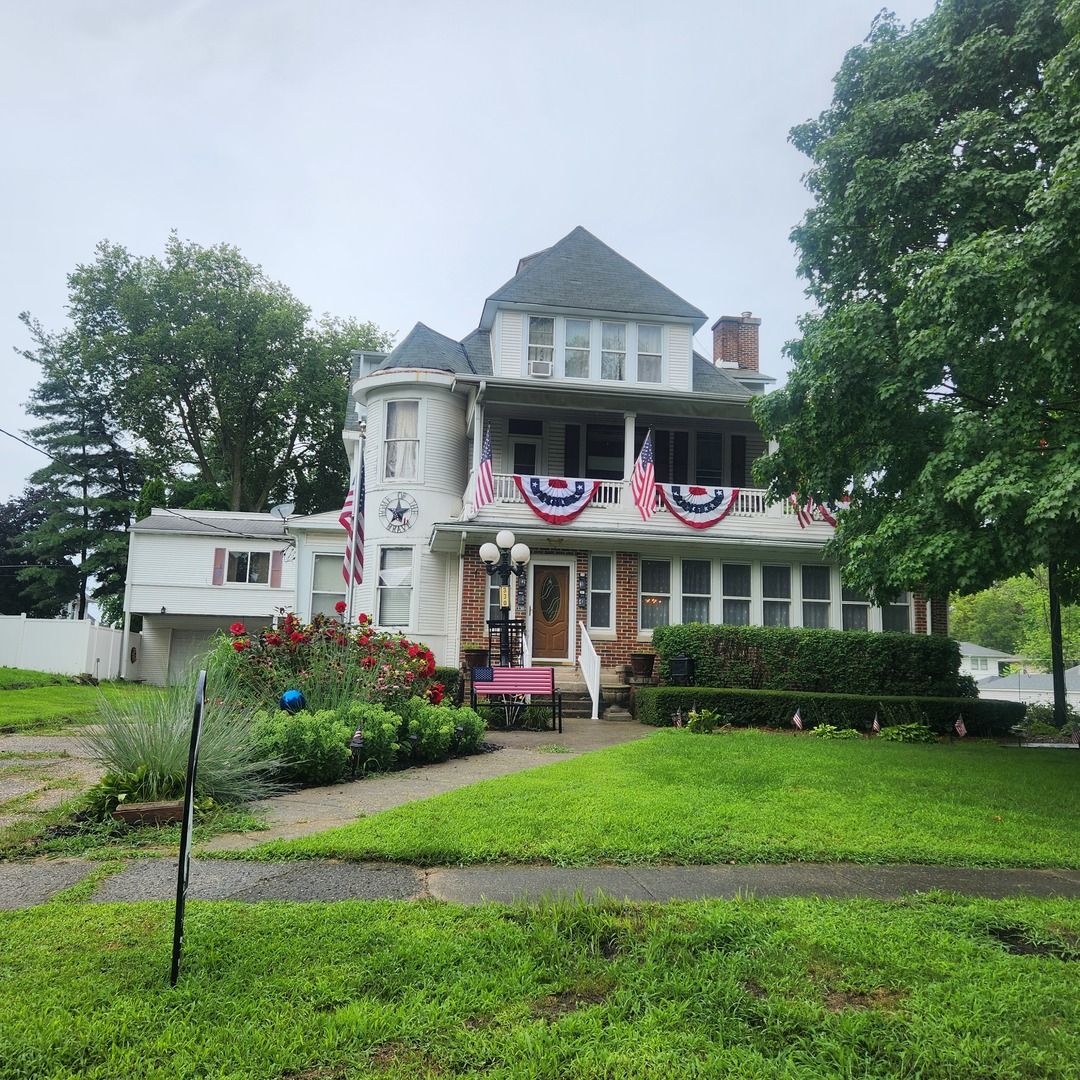 330 E Locust Street, Watseka, IL 60970