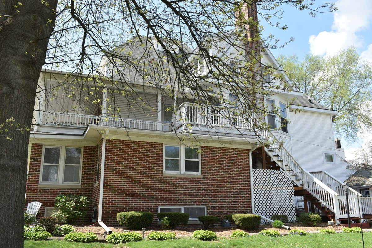 330 E Locust Street, Watseka, IL 60970