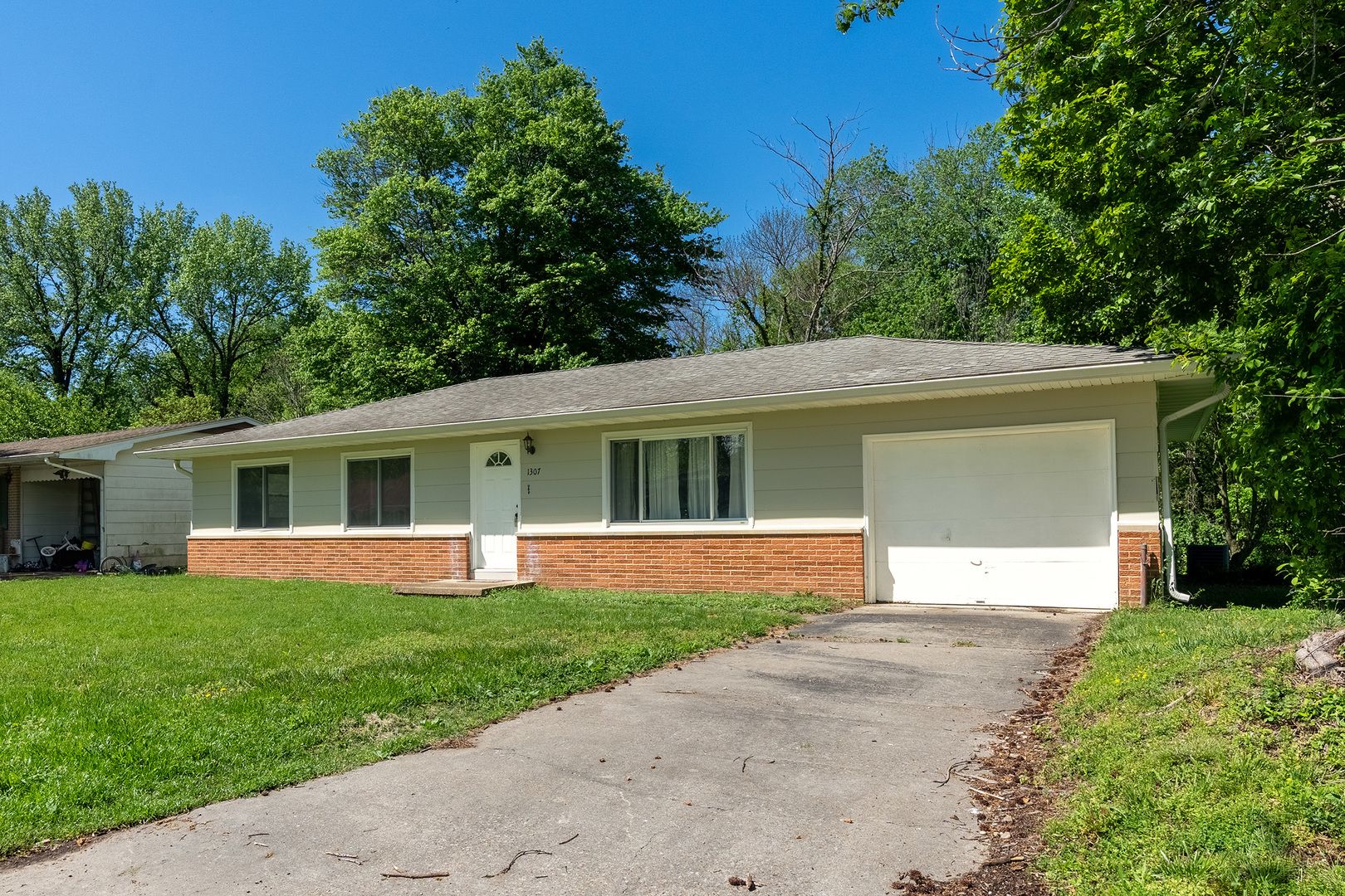 1307 N 16th Street — Murphysboro, IL 62966
