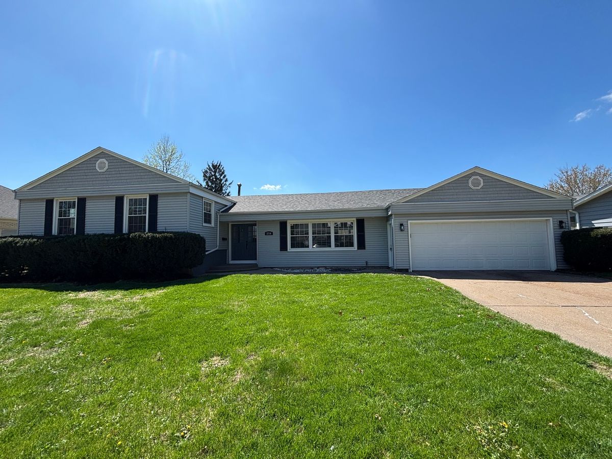 2714 Harmony Drive, Bettendorf, IA 52722