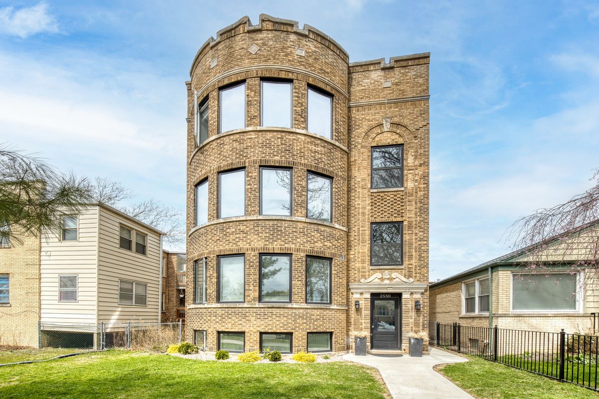 2550 Balmoral Avenue, Chicago, IL 60625