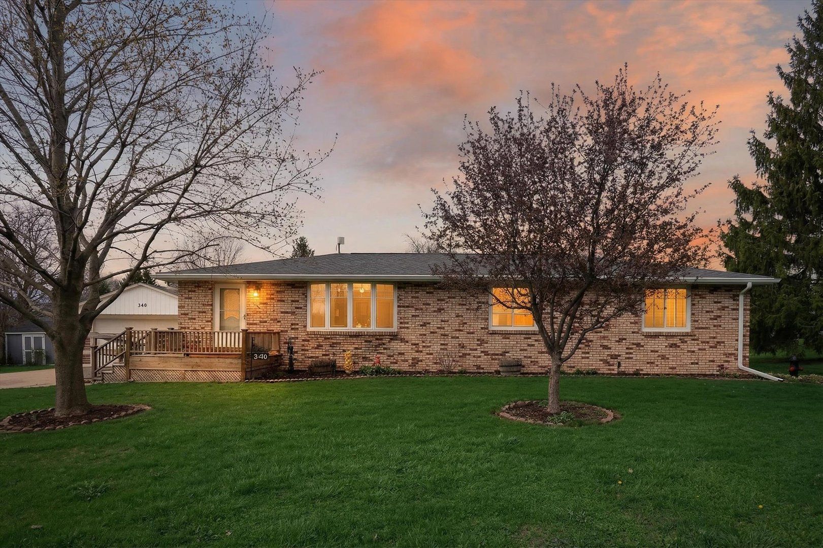 340 W Shaffer Street — Dakota, IL 61018