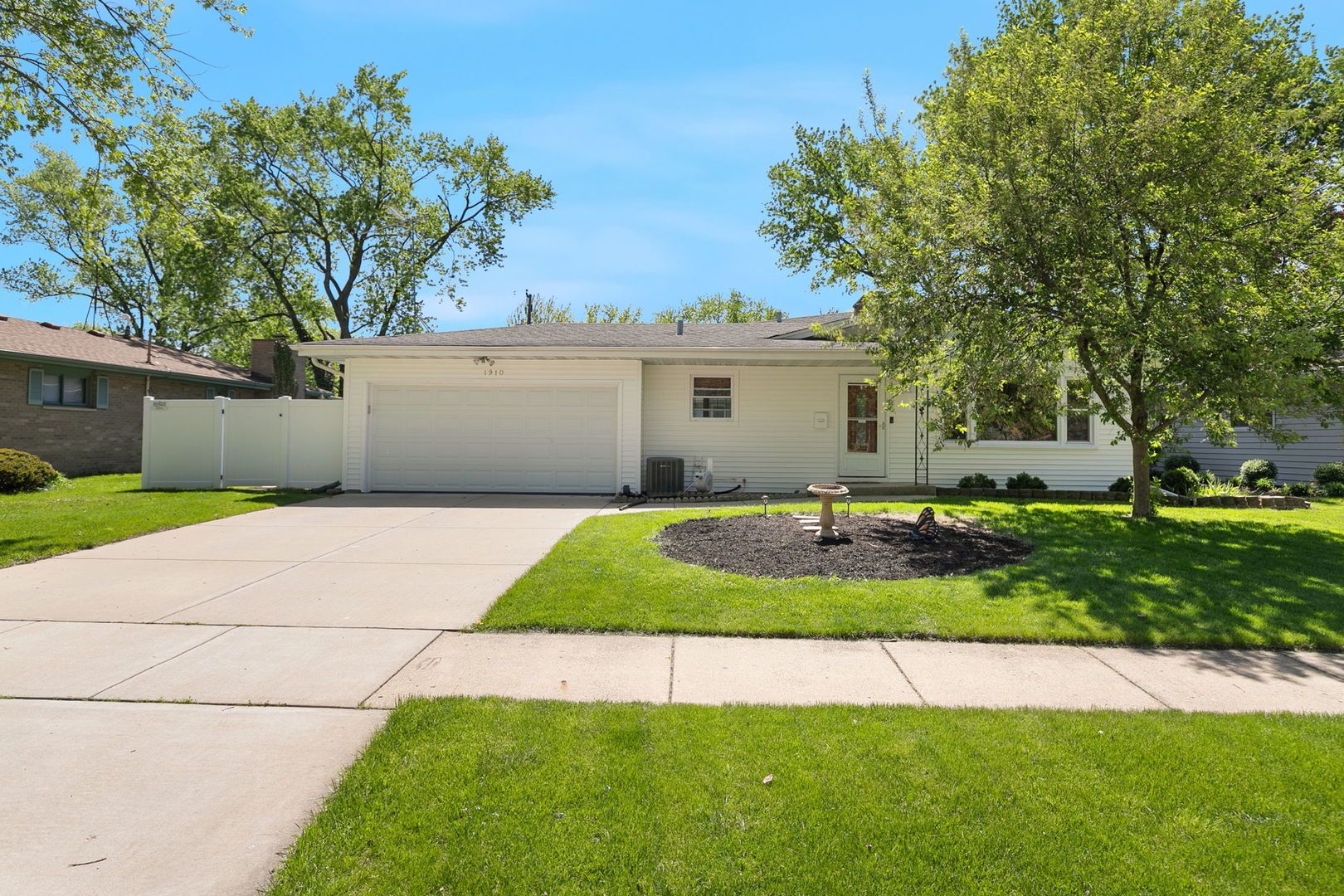 1910 Richard Street — Aurora, IL 60506