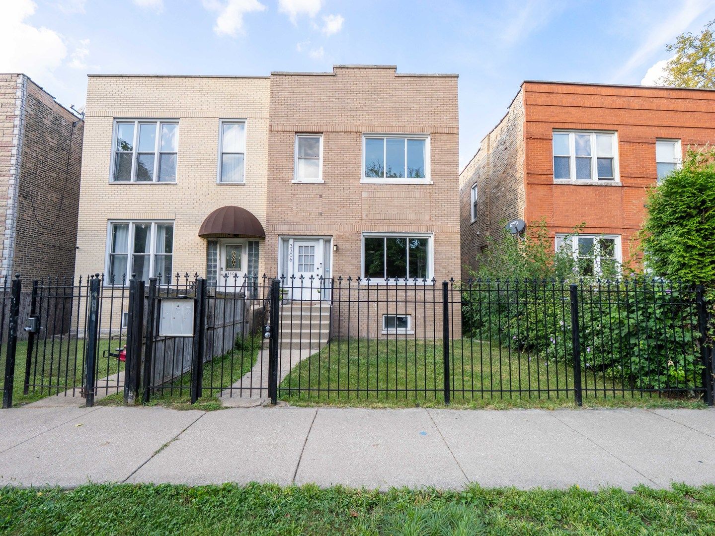 3306 W Le Moyne Street — Chicago, IL 60651