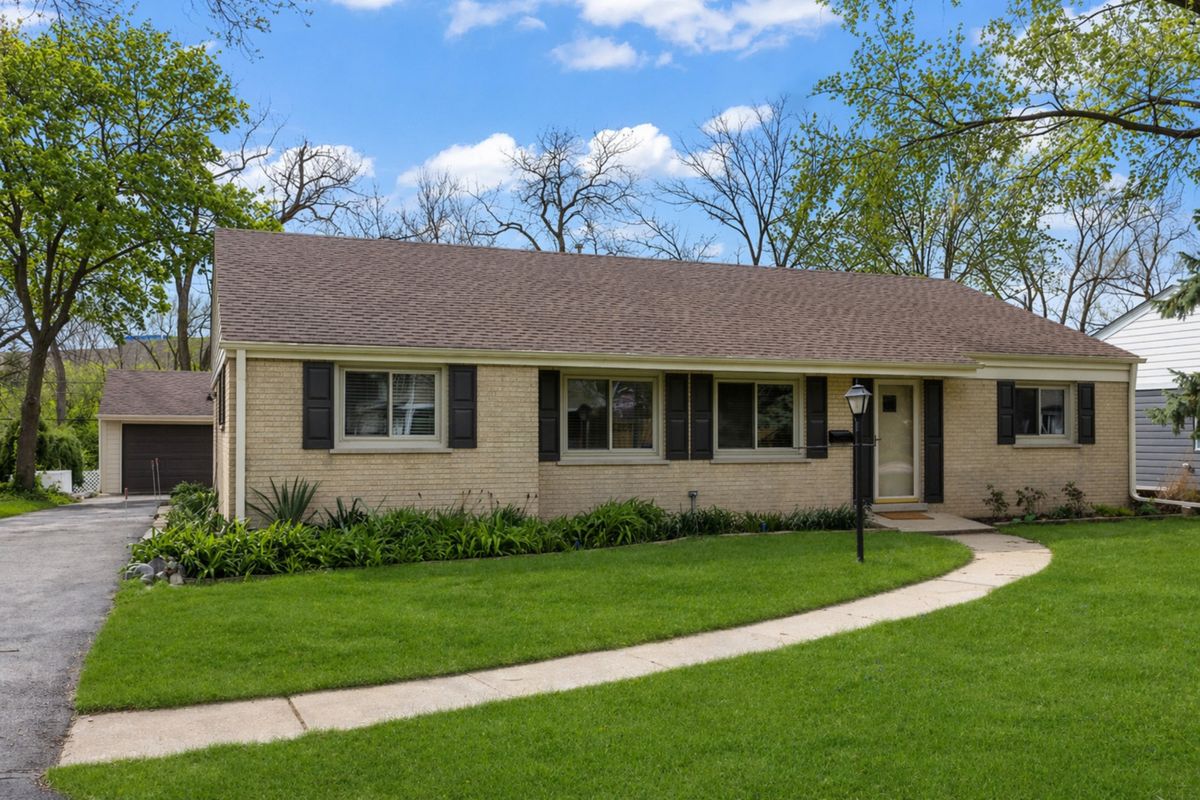 5818 Ridgewood Drive, Western Springs, IL 60558