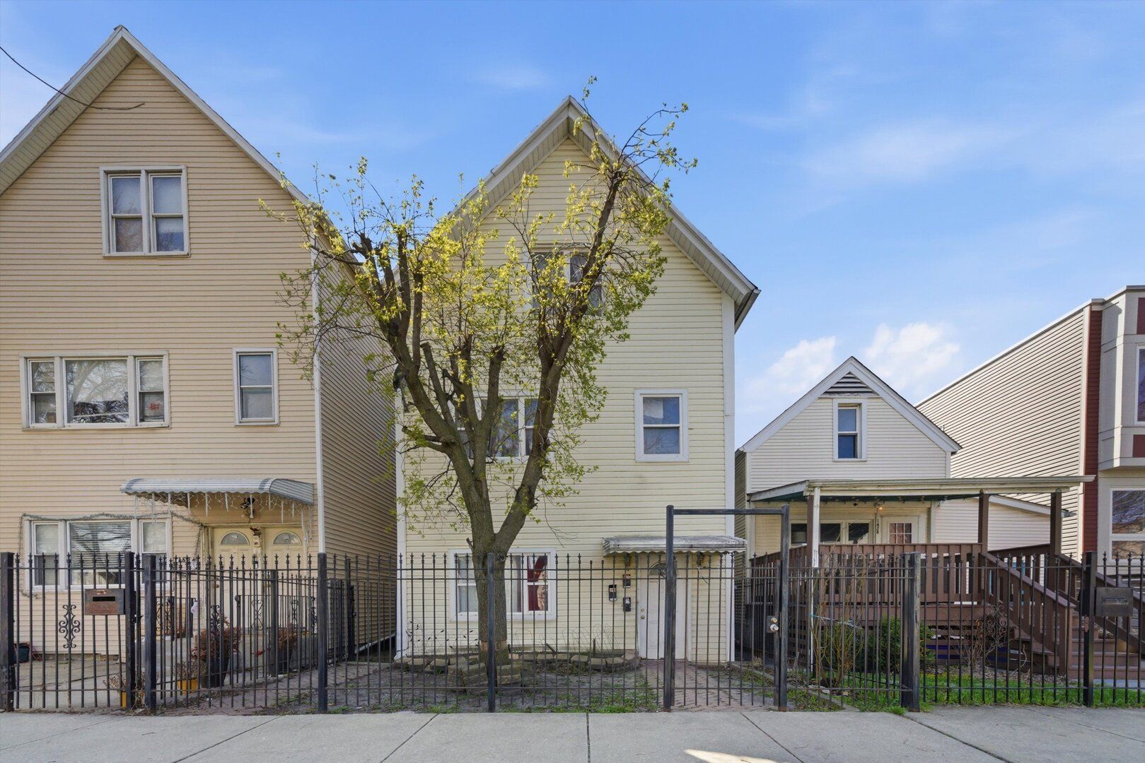 1626 N Saint Louis Avenue — Chicago, IL 60647