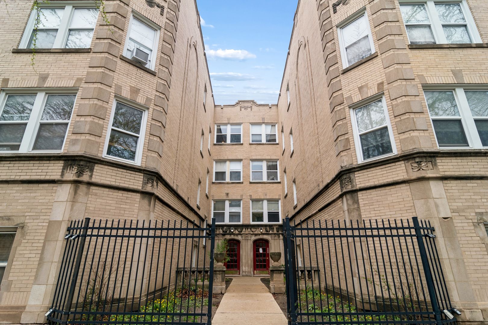2320 W Rosemont Avenue #3 — Chicago, IL 60659