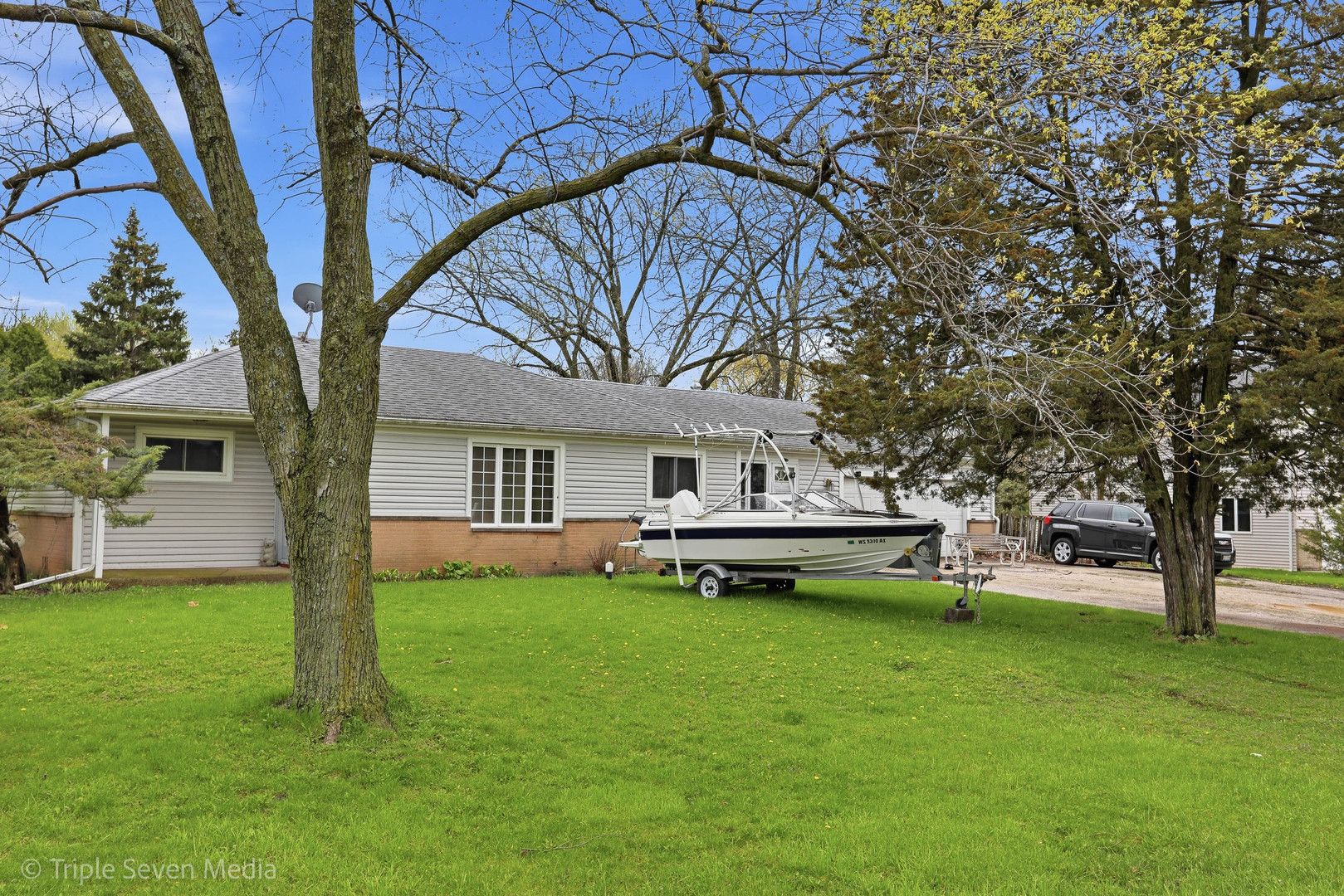 1000 N Bluebonnet Lane — Hoffman Estates, IL 60169