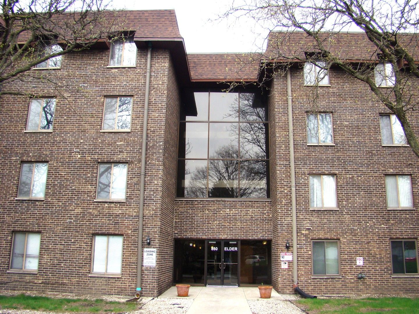 830 Elder Road #B202 — Homewood, IL 60430