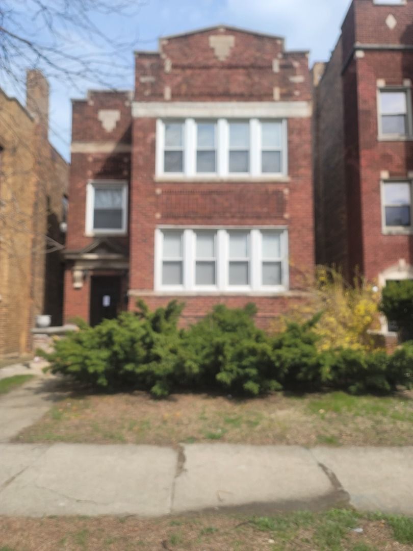 7703 S East End Avenue — Chicago, IL 60649