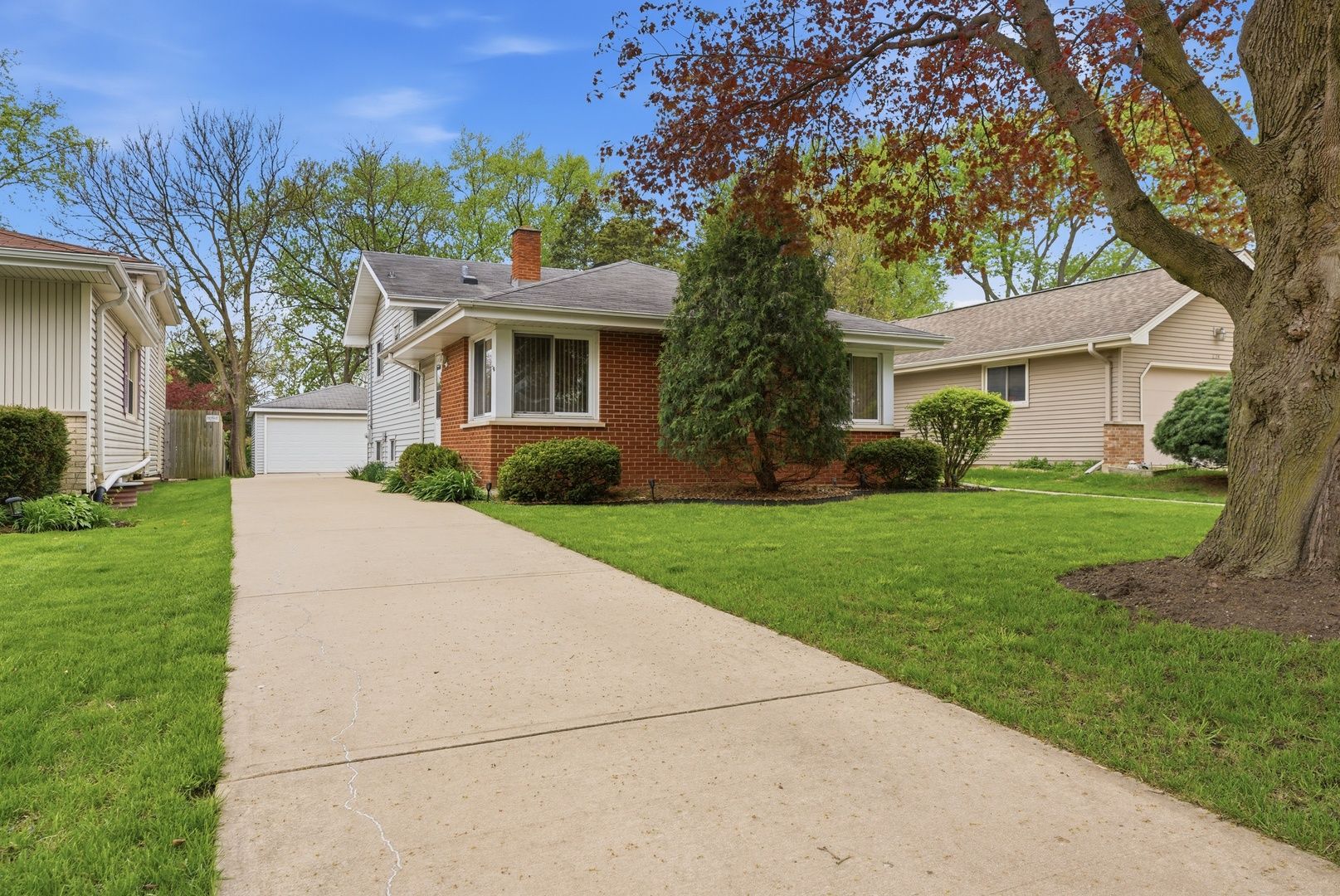 228 S Milton Avenue S — Glen Ellyn, IL 60137