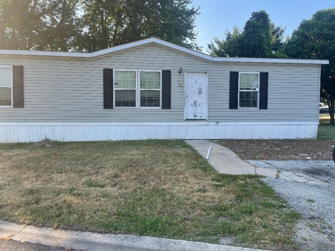 101 Carriage Lane — Sauk Village, IL 60411