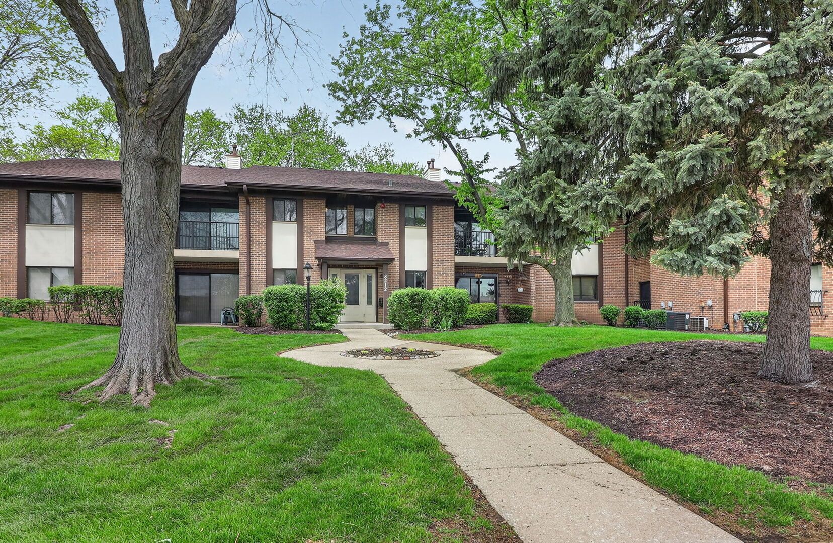 8212 Anchor Drive #508 — Woodridge, IL 60517