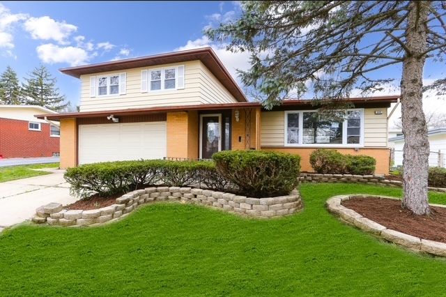 214 Pleasant Drive, Glenwood, IL 60425