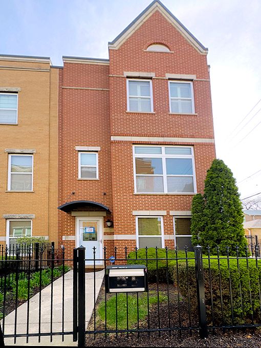 955 W 37th Street #8 — Chicago, IL 60609