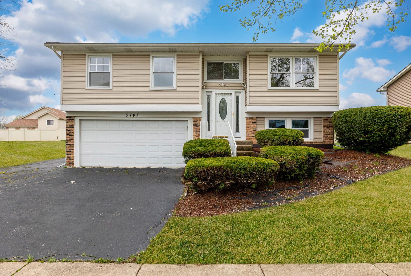5747 Allemong Drive — Matteson, IL 60443