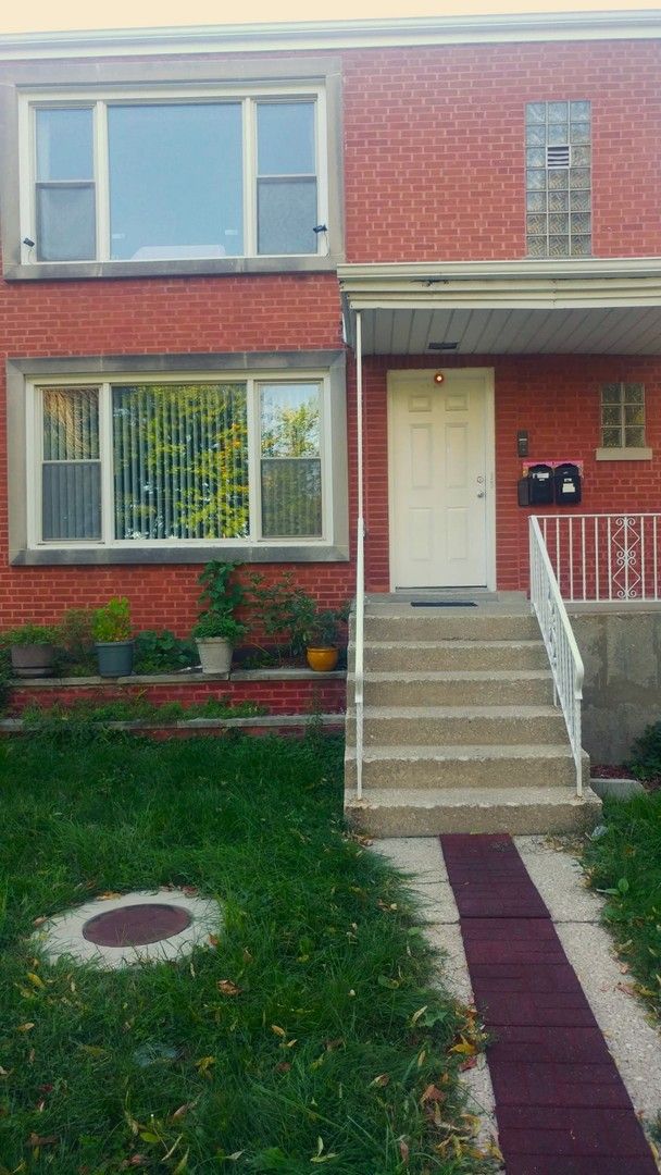 6104 N Oakley Avenue — Chicago, IL 60659