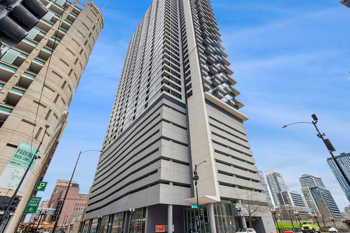 235 Van Buren Street, Chicago, IL 60607