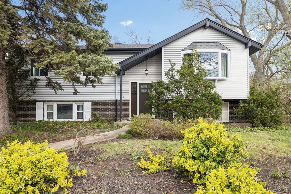 933 Iowa Avenue, Addison, IL 60101